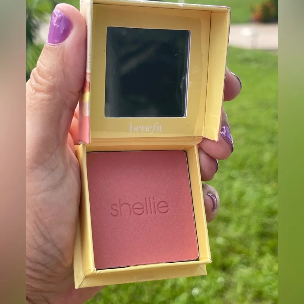 BENEFIT COSMETICS Silky Soft Powder Blush In Shellie (Warm Seashell Pink)
